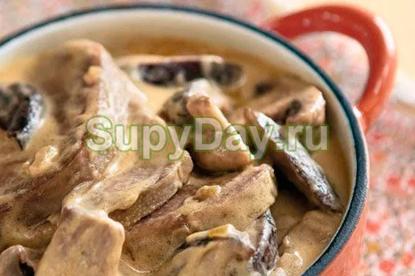 Мясной и грибной суп - из копченого мяса и вешенок