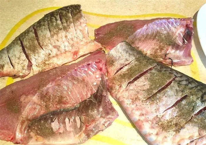 Картофельная рыба со сметаной в духовке