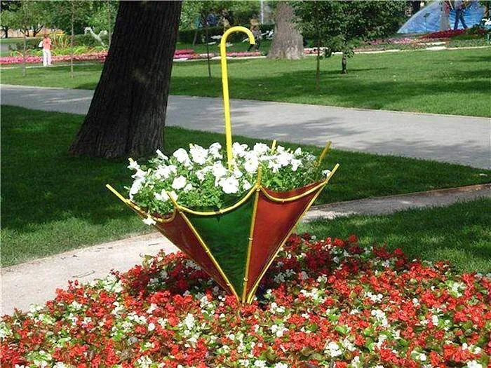 Цветники в форме зонтика