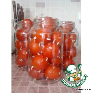 Рецепт: консервированные помидоры с чесночными ежиками