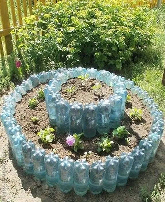 Кровать из пластиковых бутылок