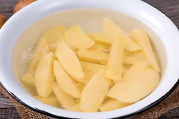 Как хранить очищенный картофель в течение 24 часов или нескольких дней