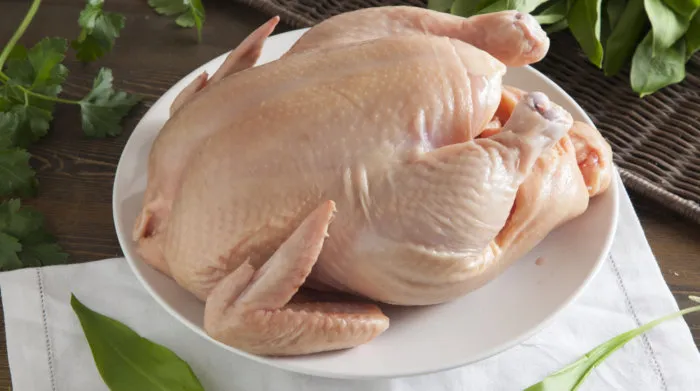 Цыплята мясных пород могут достигать веса 2-2,5 кг в возрасте двух месяцев.