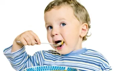 Младенцы едят сырую пищу