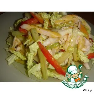Рецепт: Салат из копченой курицы и савойской капусты