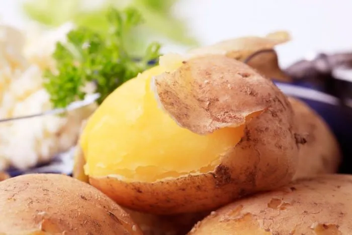 Как приготовить картофель в микроволновой печи
