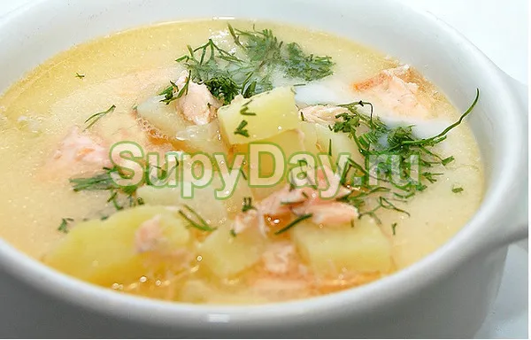 Суп-пюре из лосося со сметаной, сыром и чесноком