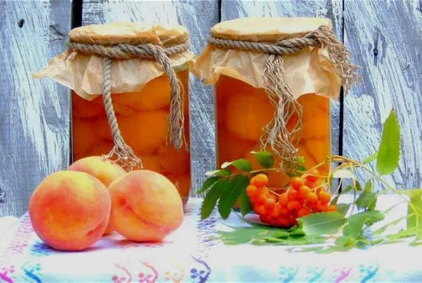 Персики в соке
