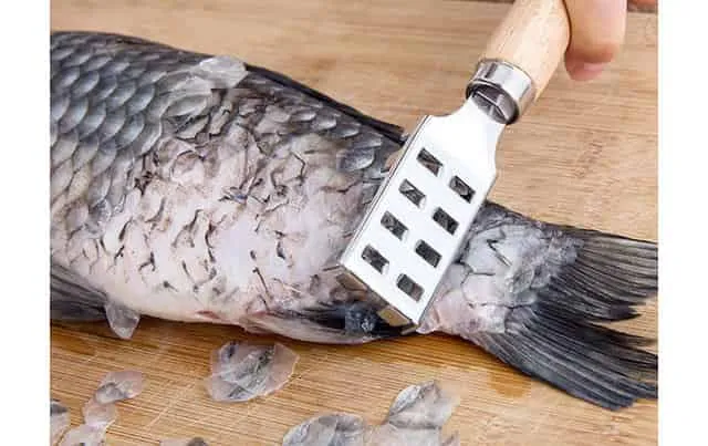 Как очистить рыбу от чешуи в домашних условиях - самый быстрый и чистый способ