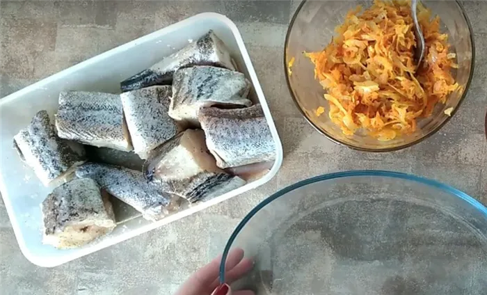 Тушеная рыба с морковью и луком - 5 рецептов