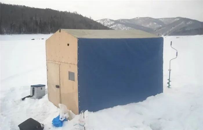 Палатки из фанеры могут надежно защитить рыбаков во время зимней рыбалки