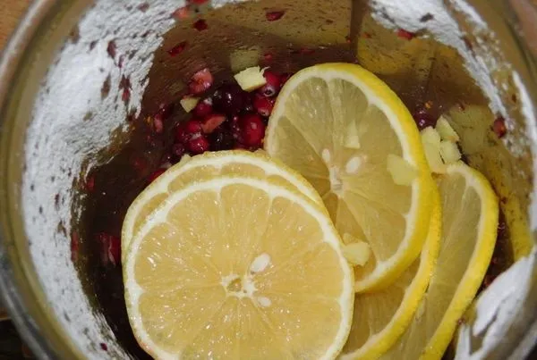 Замороженный компост, свежий компост на зиму. Рецепт без стерилизации из яблок, апельсинов, клюквы и лимонов.