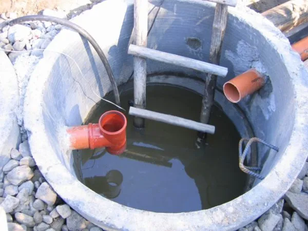 Резервуар для дождевой воды с погружным насосом