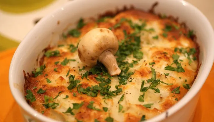 Хлеб с грибами и картофельным соусом