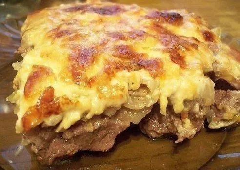 Сыр, мясо и картофель.