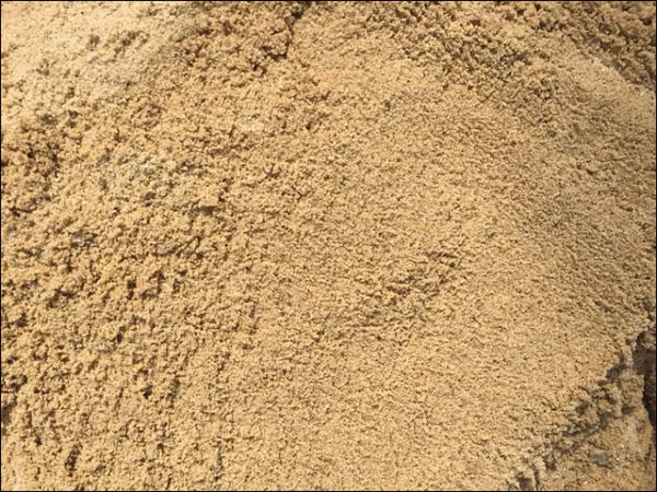 Чистый, крупнозернистый речной песок.