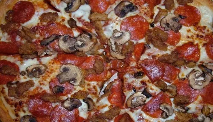 Пицца с колбасой и грибами - фото шаг 2