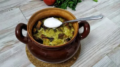 Картофельный суп с мясом и грибами в духовке