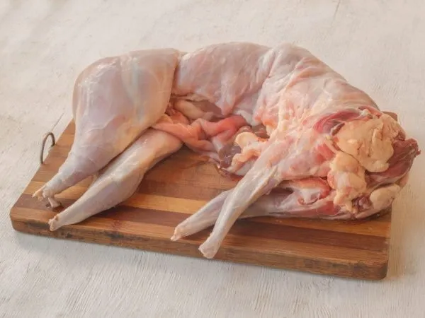 Как разделить кролика на куски, мясо, филе и косточки для сис-кебаба, закатки и жарки на гриле