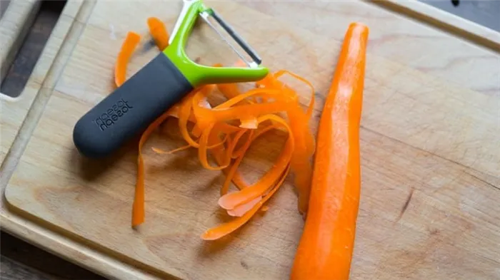 Почему морковь чернеет после чистки и что с этим делать.