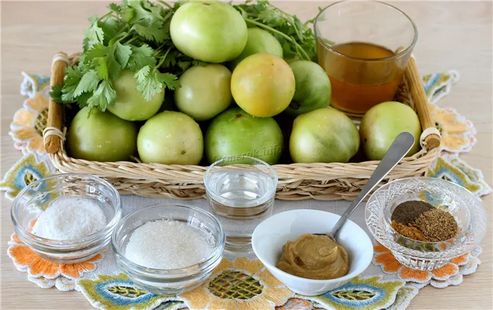 Ингредиенты для маринованных зеленых помидоров