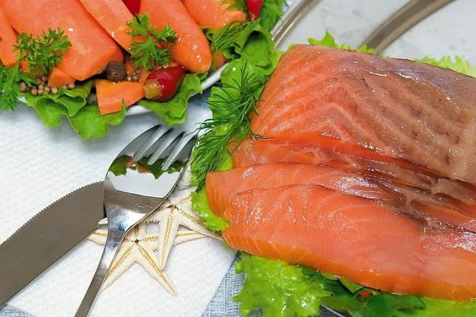 Маринованный лосось - 4 рецепта сочной рыбы