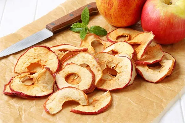 Польза и вред яблочных чипсов