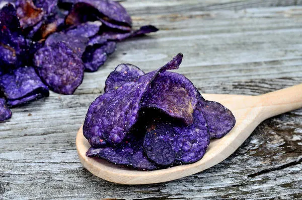 Удиви гостей: фиолетовые картофельные чипсы