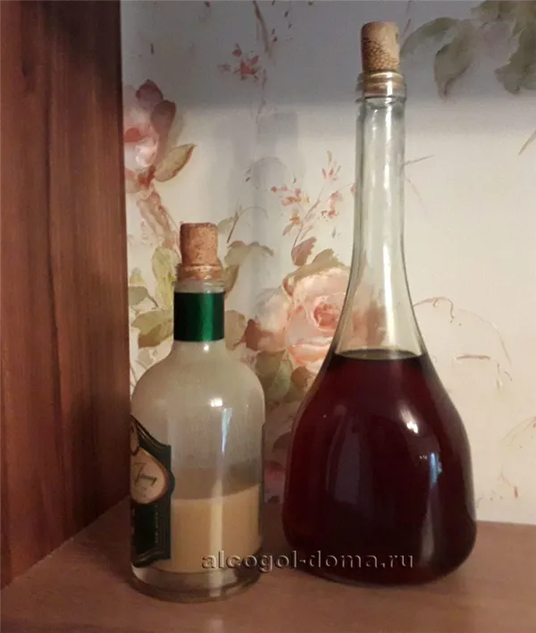 Коньяк и сливочный ликер из лепестков роз - фото напитка