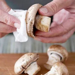 Чистим грибы