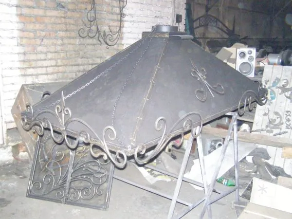 Сектора купола можно соединить болтами через накладные уголки.