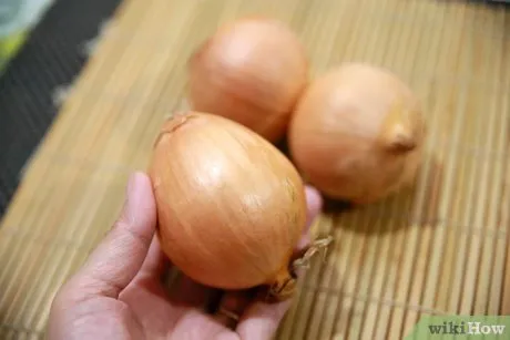 Изображение с названием Sauté Onions Step 1