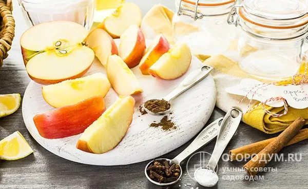 Маринованные яблочные дольки: «классический» рецепт с пастеризацией